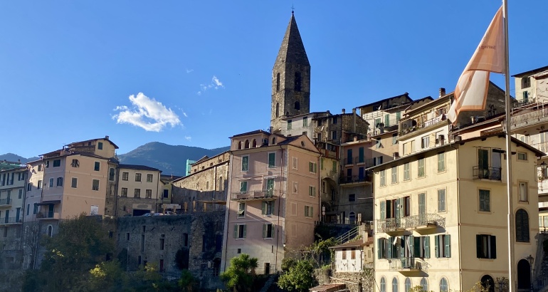 Discover the medieval village of Pigna Vespa Tour
