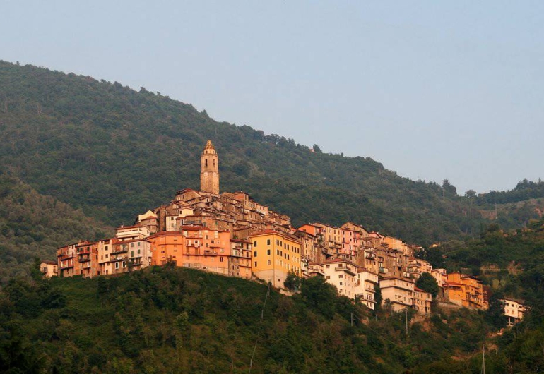 The “Sagra del Turtun” in Castel Vittorio: traditions, flavors and panoramic roads of the Nervia Valley Vespa Tour